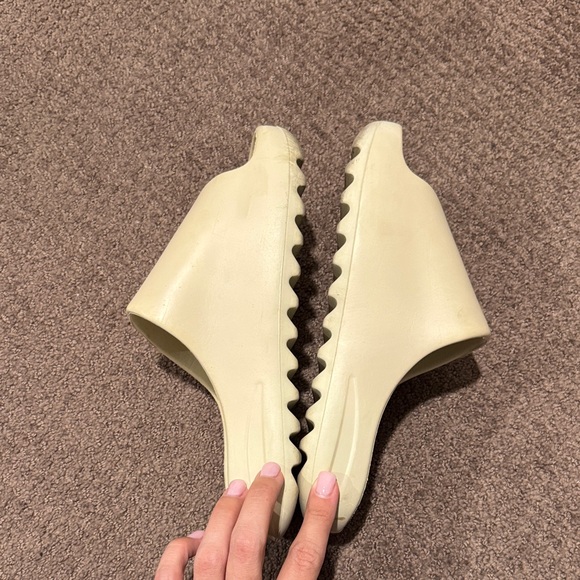 Women's Cream Slides - Picture 2 of 3